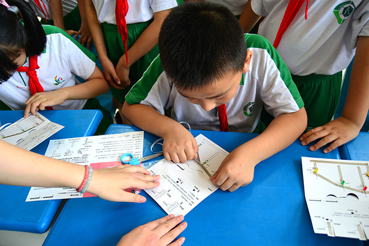 看！为什么那里都是众众众众众？！记坑口小学科技节