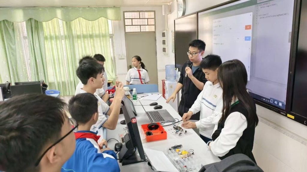 极客爸爸协力广州市西关外国语学校开展“老建筑焕发新活力”主题课程